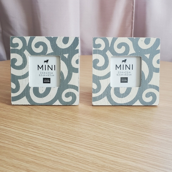Mini 2.5 in x 2.5‎ in picture frames set of two - Picture 1 of 6